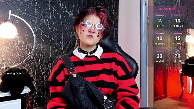 YuuMiko online show from April 1, 11:55 am