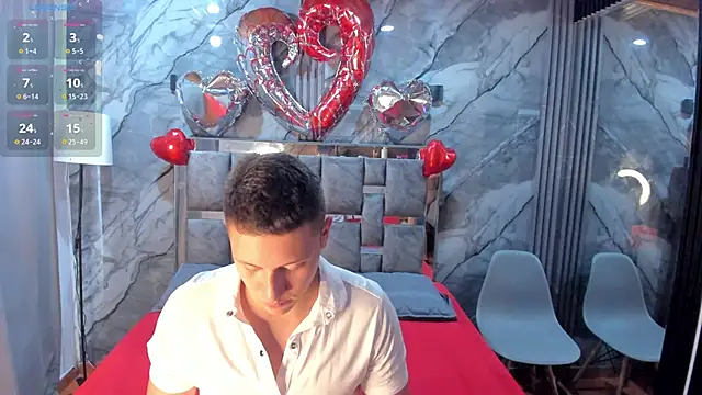 Snapshot of Manson_and_Zoe chatting on February 15, 11:19 am Manson and Zoe online show from February 15, 11:19 am