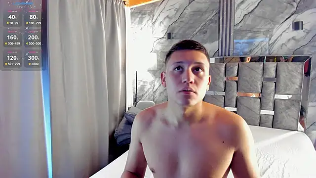 Snapshot of Manson_and_Zoe chatting on February 28, 11:22 am Manson and Zoe online show from February 28, 11:22 am