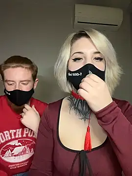 Snapshot of AllisonXAlfred chatting on February 5, 6:23 pm AllisonXAlfred online show from February 5, 6:23 pm