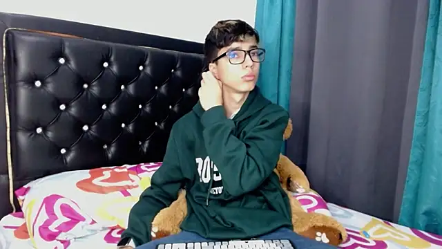 Snapshot of gabriel_x18 chatting on February 17, 5:26 am gabriel x18 online show from February 17, 5:26 am