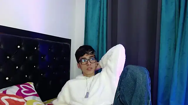 Snapshot of gabriel_x18 chatting on February 18, 5:03 am gabriel x18 online show from February 18, 5:03 am