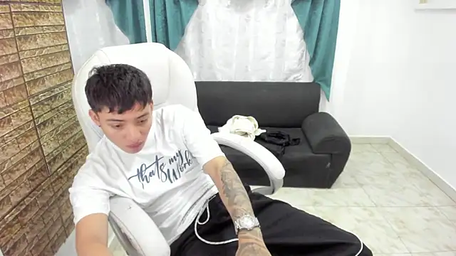 Snapshot of Wesleey-Boy chatting on February 17, 6:14 pm Wesleey-Boy online show from February 17, 6:14 pm