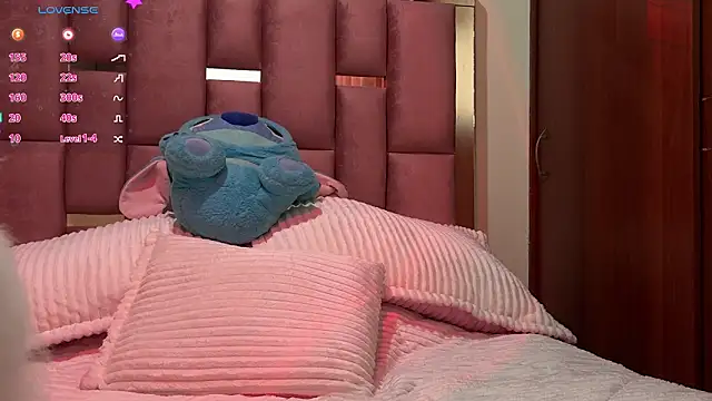 Snapshot of Zaphiroo_10 chatting on February 27, 9:26 pm Zaphiroo 10 online show from February 27, 9:26 pm