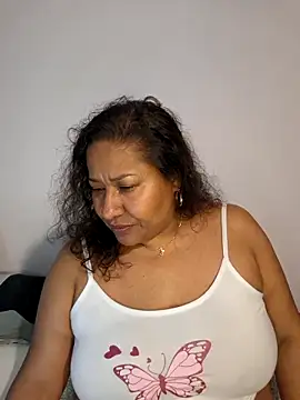 Snapshot of Nyomi_browm chatting on June 20, 4:04 am Nyomi browm online show from June 20, 4:04 am