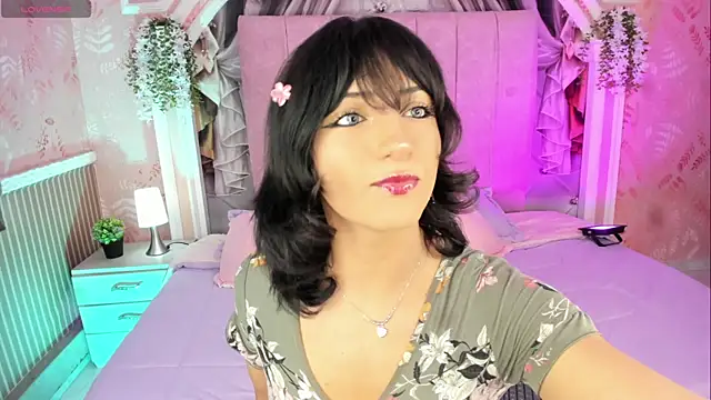 Snapshot of sweetness_siren chatting on August 4, 5:43 am sweetness siren online show from August 4, 5:43 am