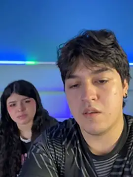 EmilyAndAndrew online show from February 13, 3:24 am