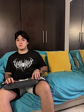 EmilyAndAndrew online show from February 18, 3:35 am