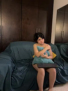 EmilyAndAndrew online show from February 20, 6:26 am