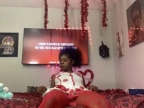 Snapshot of Ebony_Queeen chatting on February 10, 12:37 am Ebony Queeen online show from February 10, 12:37 am