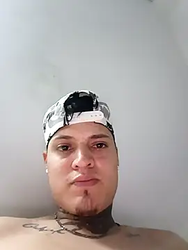 Snapshot of elvaquero06 chatting on April 6, 4:21 am elvaquero06 online show from April 6, 4:21 am