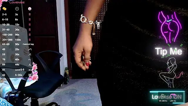 Snapshot of VixenNandhu chatting on April 19, 6:21 pm VixenNandhu online show from April 19, 6:21 pm