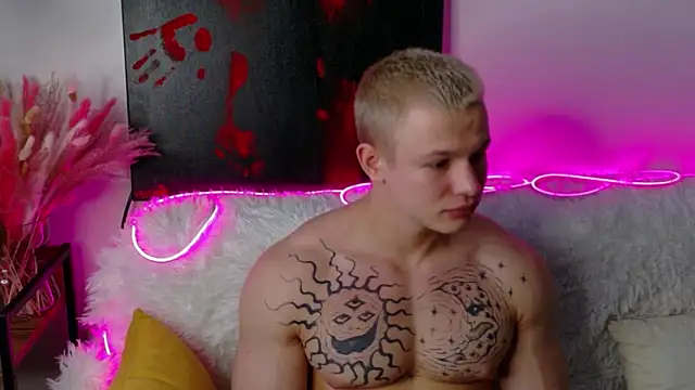 SterlingNoir online show from February 9, 8:51 am