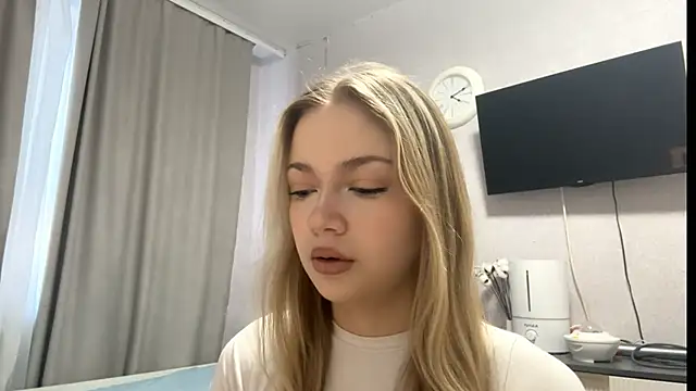 MilaSliger online show from February 17, 1:07 pm