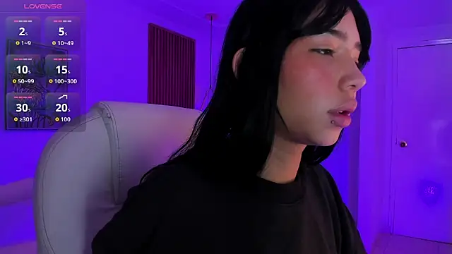 Snapshot of Blue_skyx chatting on February 21, 2:29 pm Blue skyx online show from February 21, 2:29 pm