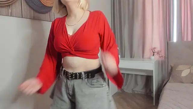 Snapshot of MariamGravert chatting on February 7, 7:45 am MariamGravert online show from February 7, 7:45 am