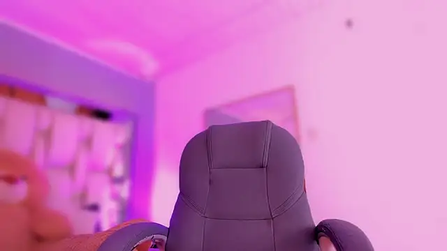 AishaKassandra online show from March 13, 11:50 am