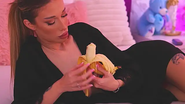 EllinaNuria online show from March 27, 5:46 am