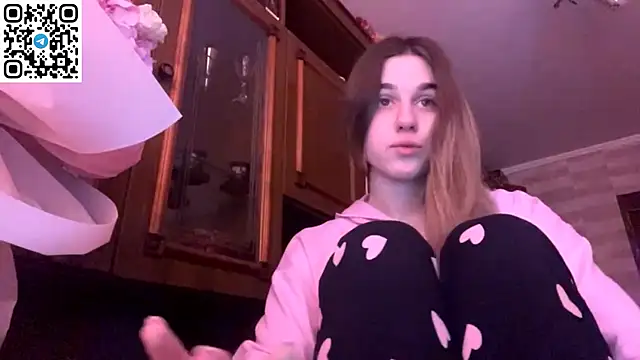 Snapshot of LovelySilk_63 chatting on February 17, 10:01 am LovelySilk 63 online show from February 17, 10:01 am