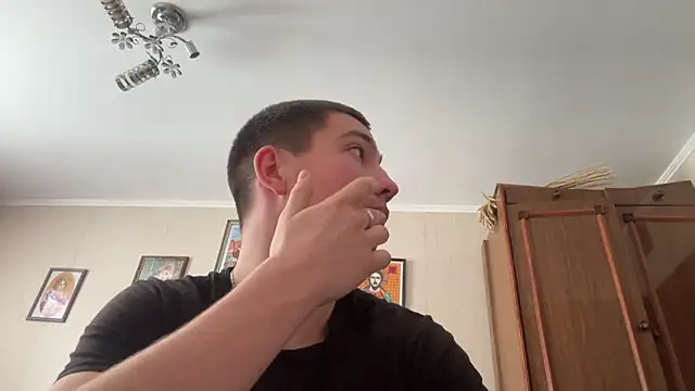 MoonlightVera online show from February 18, 9:05 am