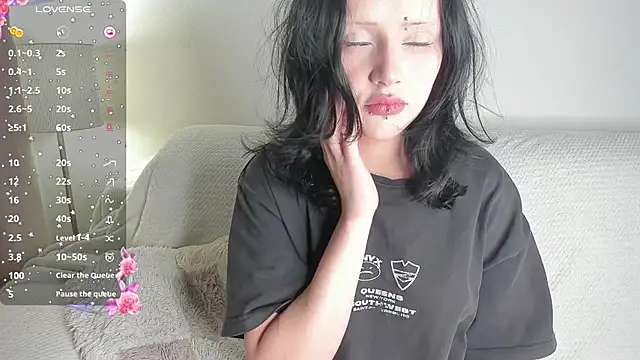 Snapshot of Maxi_mia_1 chatting on April 30, 10:03 pm Maxi mia 1 online show from April 30, 10:03 pm