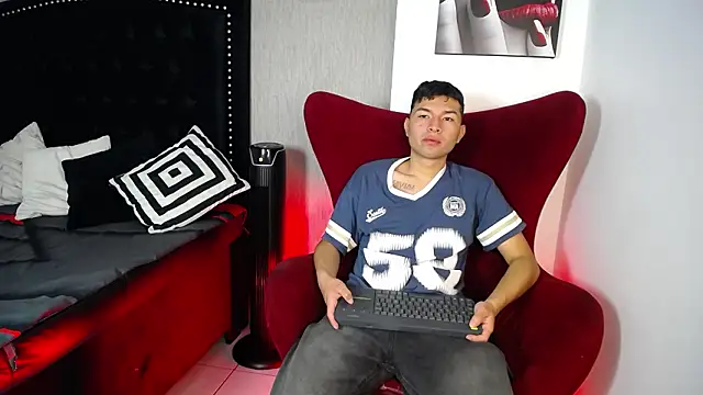 Snapshot of Liam_Sean chatting on March 1, 12:40 pm Liam Sean online show from March 1, 12:40 pm