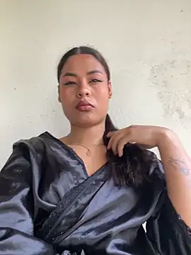 Snapshot of Romie_rous chatting on February 23, 3:53 pm Romie rous online show from February 23, 3:53 pm