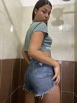 Snapshot of Romie_rous chatting on March 2, 12:23 pm Romie rous online show from March 2, 12:23 pm