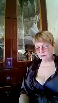 Snapshot of SophieBurns chatting on June 24, 10:14 am SophieBurns online show from June 24, 10:14 am