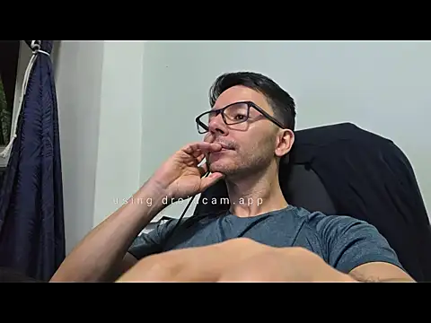 Snapshot of Coddy_maxx69 chatting on February 14, 1:02 am Coddy maxx69 online show from February 14, 1:02 am