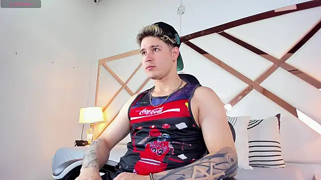 Snapshot of rayan_linxx chatting on February 13, 7:43 pm rayan linxx online show from February 13, 7:43 pm