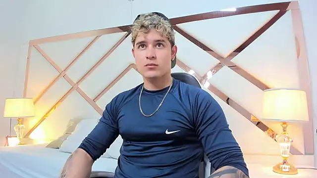 rayan linxx online show from April 8, 7:36 pm