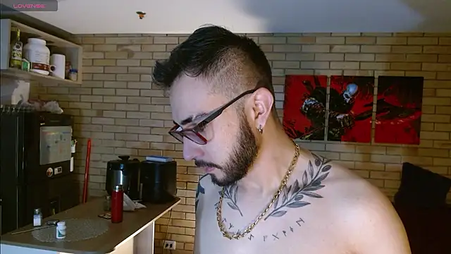 Snapshot of dave_wolf7 chatting on February 11, 12:10 pm dave wolf7 online show from February 11, 12:10 pm