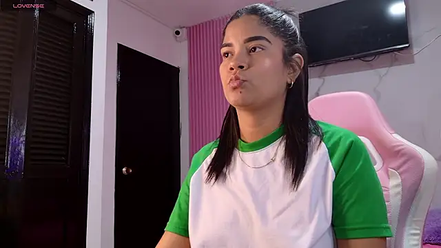 Snapshot of Anny20_ chatting on February 6, 1:03 pm Anny20 online show from February 6, 1:03 pm