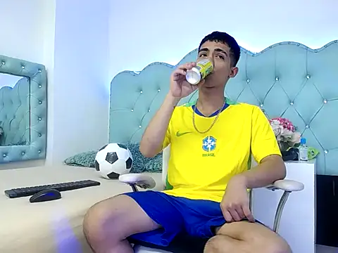 Snapshot of Apolo_Richards chatting on February 20, 7:36 pm Apolo Richards online show from February 20, 7:36 pm