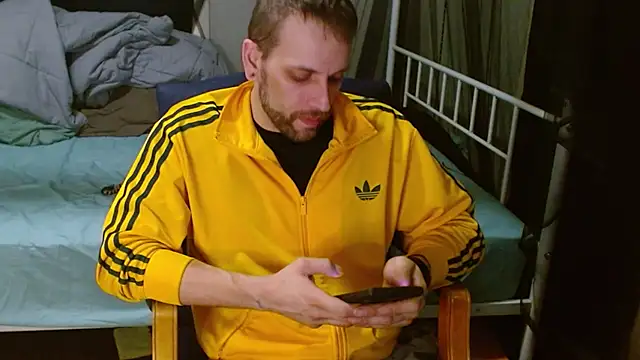 Snapshot of cguffey2284 chatting on February 18, 12:28 am cguffey2284 online show from February 18, 12:28 am