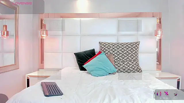 Sebastian Collins  online show from March 2, 9:32 pm