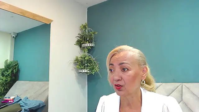 AmelieLux online show from March 5, 6:37 pm