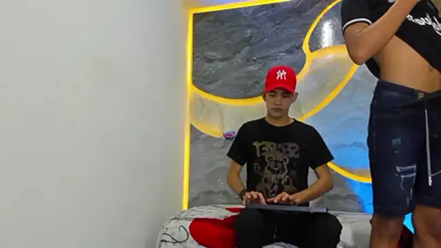 Snapshot of couplehot_sex_ chatting on February 26, 4:00 am couplehot sex online show from February 26, 4:00 am