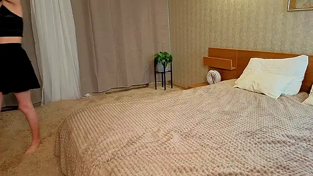 Snapshot of NikkyBee_ chatting on February 10, 8:07 am NikkyBee online show from February 10, 8:07 am