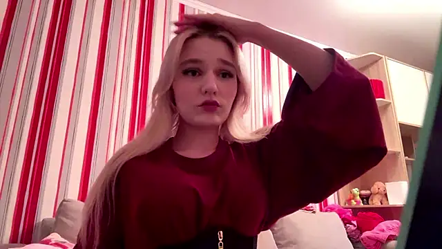 MiaBerlateen online show from February 16, 7:10 pm