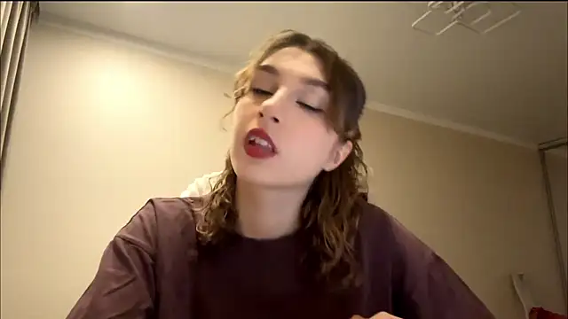 Snapshot of ElliKrovel chatting on February 11, 2:11 pm ElliKrovel online show from February 11, 2:11 pm