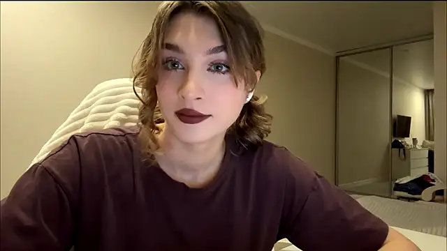 Snapshot of ElliKrovel chatting on February 15, 2:03 pm ElliKrovel online show from February 15, 2:03 pm