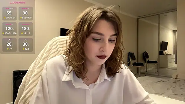 Snapshot of ElliKrovel chatting on February 23, 2:14 pm ElliKrovel online show from February 23, 2:14 pm