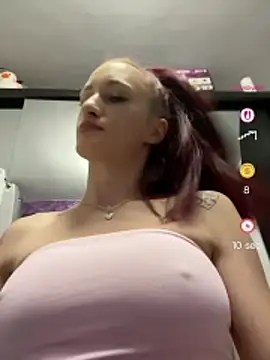 Roxyfoxyyy online show from July 9, 9:41 pm