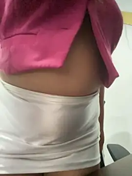 Snapshot of Emily_Harpeer chatting on February 13, 11:39 am Emily Harpeer online show from February 13, 11:39 am