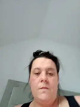 Snapshot of louisa36 chatting on February 19, 2:46 pm louisa36 online show from February 19, 2:46 pm