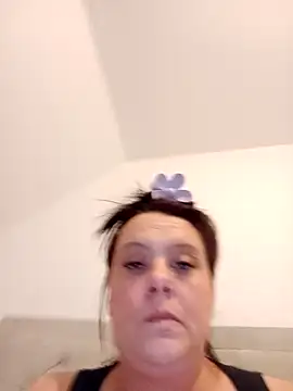 Snapshot of louisa36 chatting on March 5, 10:17 pm louisa36 online show from March 5, 10:17 pm