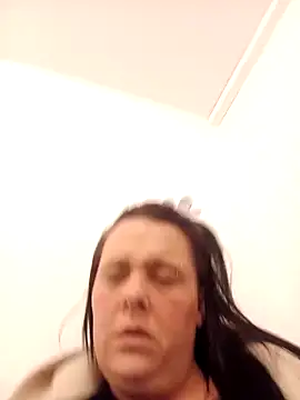 Snapshot of louisa36 chatting on March 8, 2:04 am louisa36 online show from March 8, 2:04 am