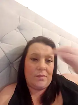 Snapshot of louisa36 chatting on March 24, 10:04 pm louisa36 online show from March 24, 10:04 pm